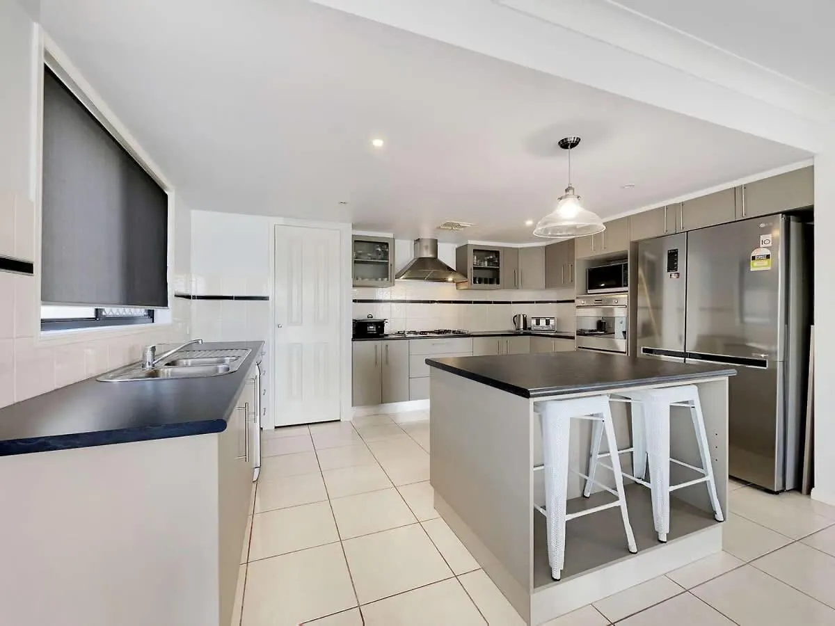 Holiday home Spacious Family & Pet-Friendly Home On The Canal Banksia Beach