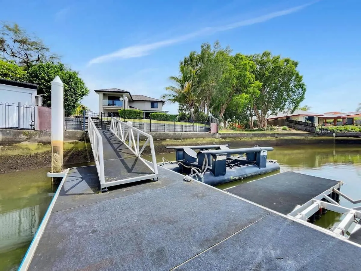 Holiday home Spacious Family & Pet-Friendly Home On The Canal Banksia Beach