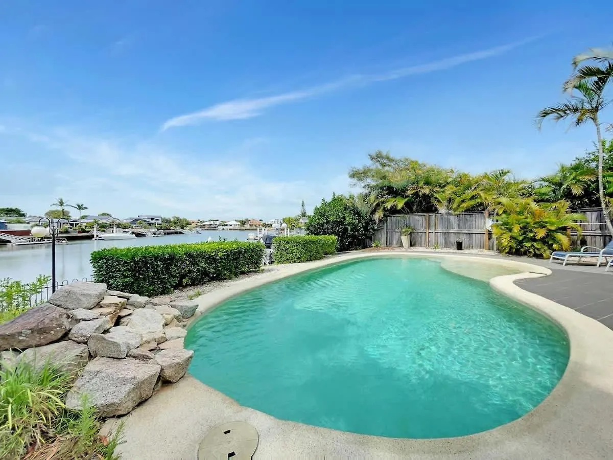 Spacious Family & Pet-Friendly Home On The Canal Banksia Beach