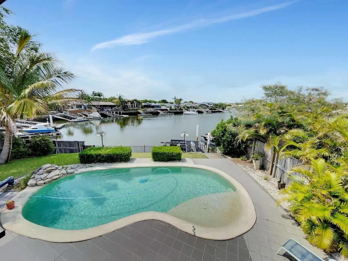 Spacious Family & Pet-Friendly Home On The Canal Banksia Beach